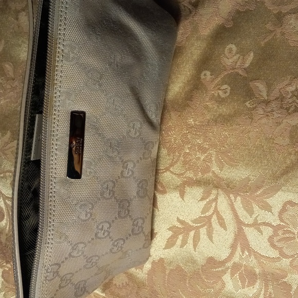 10x5 authentic Gucci small purse very good condition serial number 0 7 1 9 8 2 1 - Picture 2 of 14